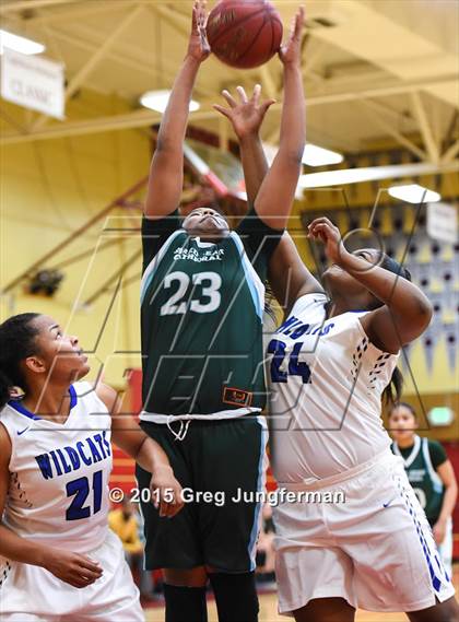 Thumbnail 2 in Sacred Heart Cathedral vs. Oakland (Cardinal Newman Classic) photogallery.