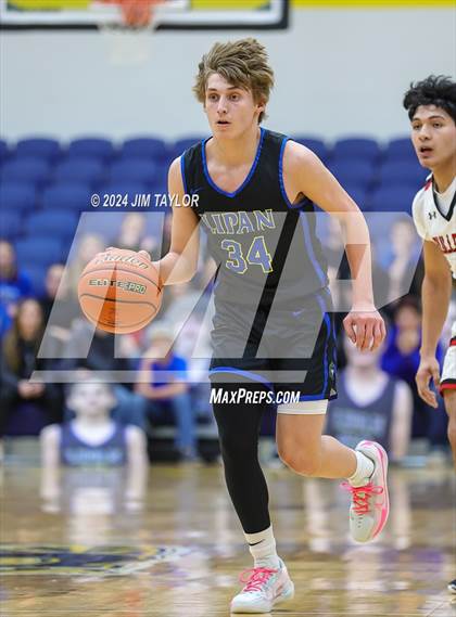 Thumbnail 1 in Lipan vs. Hamilton (UIL 2A Bi-district playoff) photogallery.