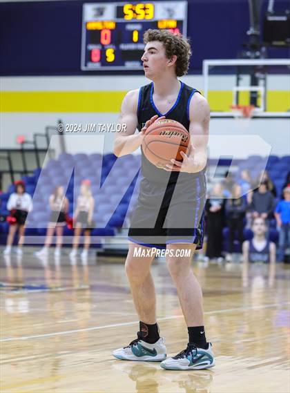Thumbnail 2 in Lipan vs. Hamilton (UIL 2A Bi-district playoff) photogallery.