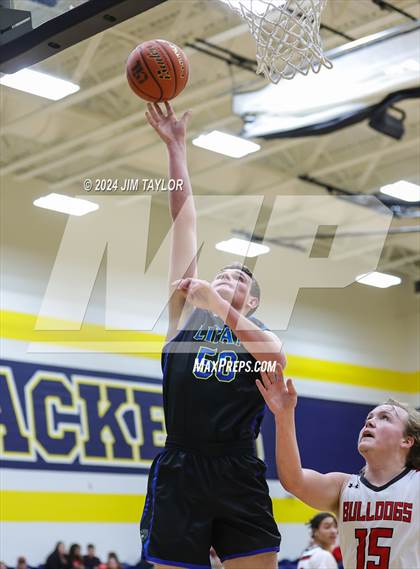 Thumbnail 2 in Lipan vs. Hamilton (UIL 2A Bi-district playoff) photogallery.