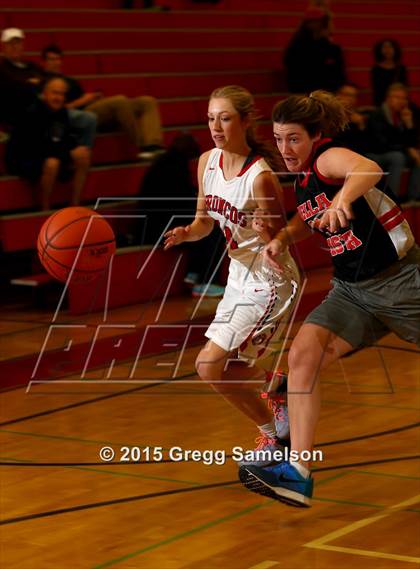 Thumbnail 2 in Bella Vista vs Alumni photogallery.
