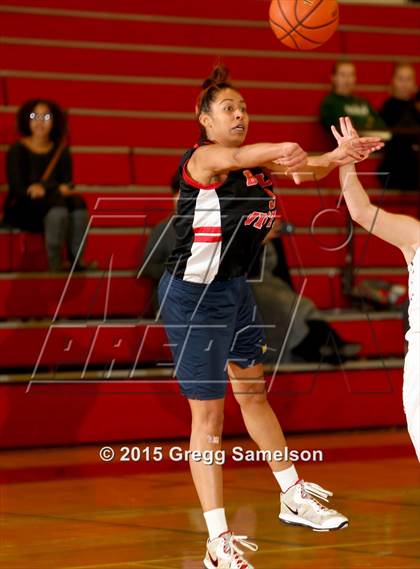 Thumbnail 2 in Bella Vista vs Alumni photogallery.