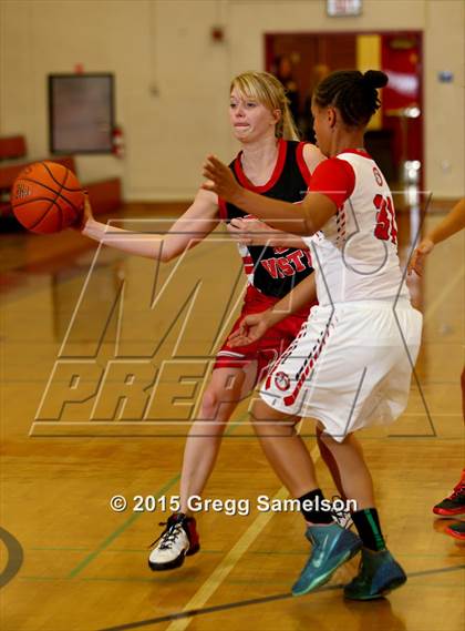 Thumbnail 2 in Bella Vista vs Alumni photogallery.