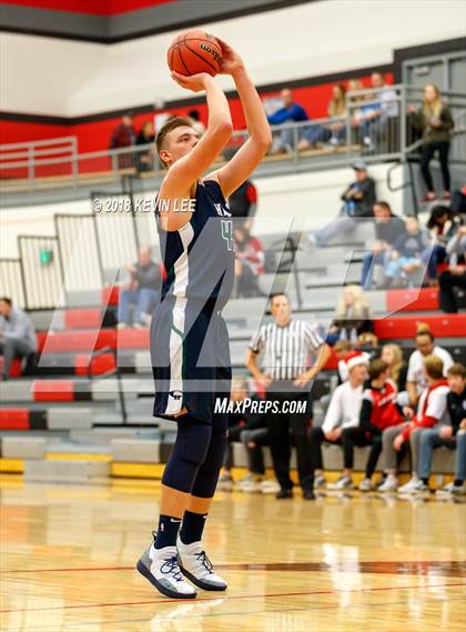 Thumbnail 3 in Bountiful vs. Copper Hills (Utah Elite 8) photogallery.