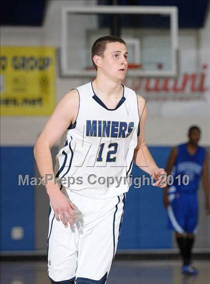 Thumbnail 1 in Hogan vs. Nevada Union (Les Curry Invitational) photogallery.
