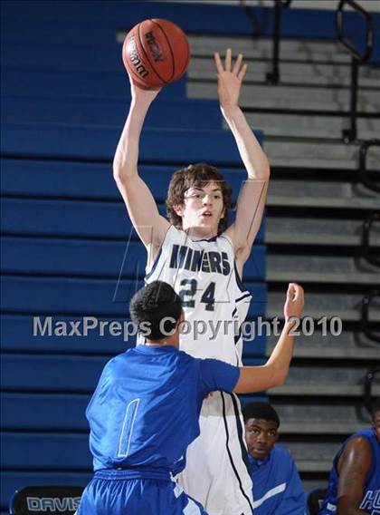 Thumbnail 1 in Hogan vs. Nevada Union (Les Curry Invitational) photogallery.