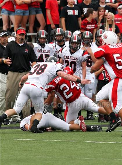 Thumbnail 2 in Oak Hills vs. La Salle (Skyline Crosstown Showdown) photogallery.