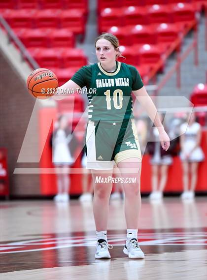 Thumbnail 2 in De Leon vs Valley Mills (UIL 2A Region II Bi-District) photogallery.