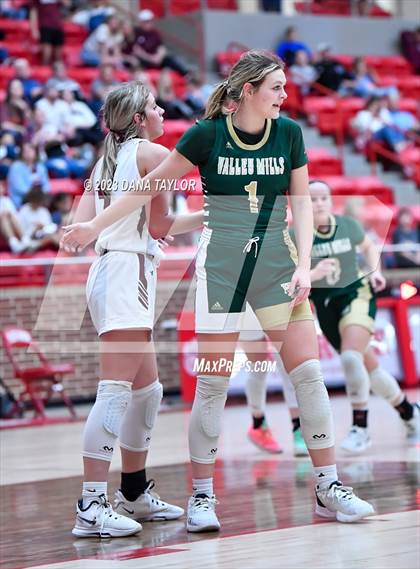 Thumbnail 1 in De Leon vs Valley Mills (UIL 2A Region II Bi-District) photogallery.