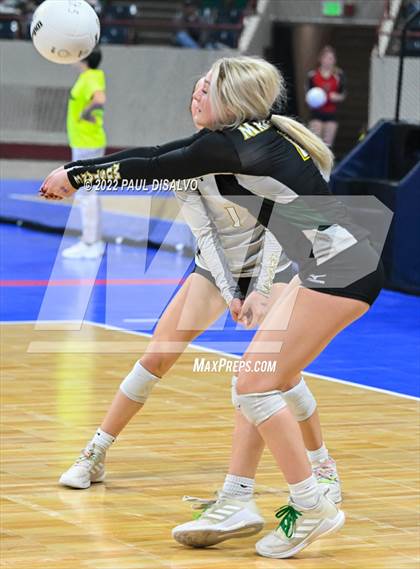 Thumbnail 2 in Alamosa vs. Manitou Springs (CHSAA 3A 1st Round) photogallery.