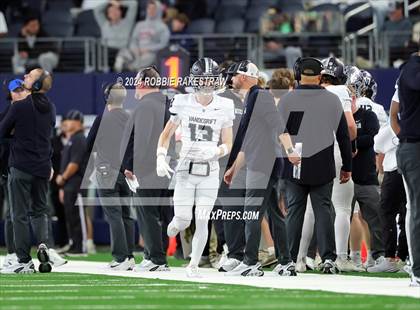 Thumbnail 1 in Southlake Carroll vs. Vandegrift (UIL 6A Division II Final) photogallery.