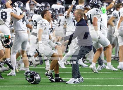 Thumbnail 2 in Southlake Carroll vs. Vandegrift (UIL 6A Division II Final) photogallery.
