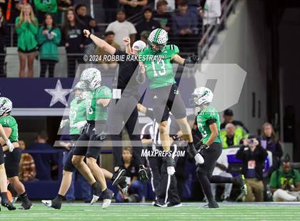 Thumbnail 3 in Southlake Carroll vs. Vandegrift (UIL 6A Division II Final) photogallery.