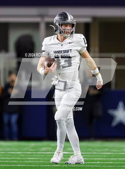 Thumbnail 1 in Southlake Carroll vs. Vandegrift (UIL 6A Division II Final) photogallery.
