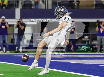 Thumbnail 2 in Southlake Carroll vs. Vandegrift (UIL 6A Division II Final) photogallery.