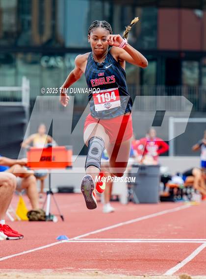 Thumbnail 1 in UIL 5A Girls Track & Field Finals photogallery.