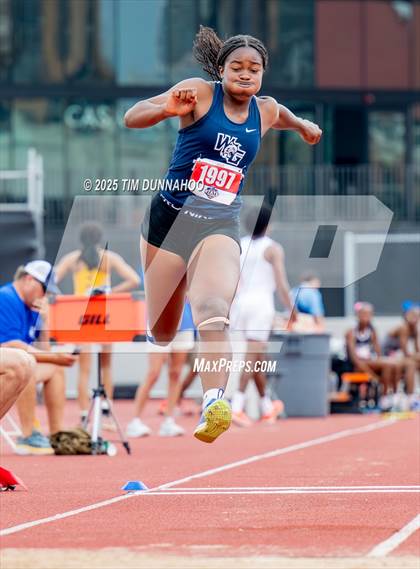Thumbnail 1 in UIL 5A Girls Track & Field Finals photogallery.