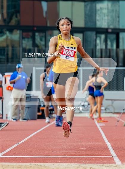 Thumbnail 2 in UIL 5A Girls Track & Field Finals photogallery.