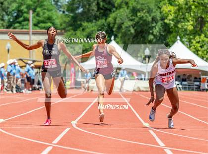 Thumbnail 1 in UIL 5A Girls Track & Field Finals photogallery.