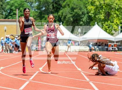 Thumbnail 1 in UIL 5A Girls Track & Field Finals photogallery.