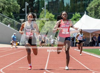 Thumbnail 3 in UIL 5A Girls Track & Field Finals photogallery.