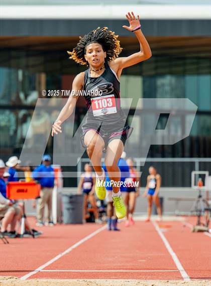 Thumbnail 3 in UIL 5A Girls Track & Field Finals photogallery.