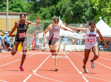 Thumbnail 2 in UIL 5A Girls Track & Field Finals photogallery.