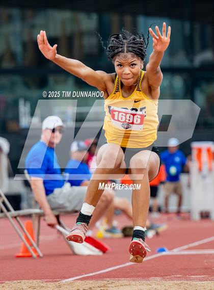 Thumbnail 3 in UIL 5A Girls Track & Field Finals photogallery.