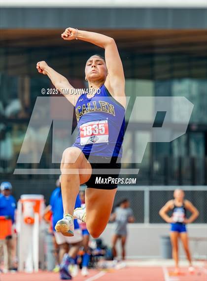 Thumbnail 3 in UIL 5A Girls Track & Field Finals photogallery.