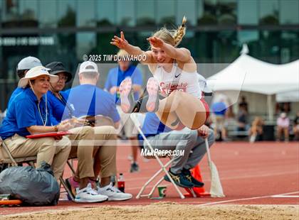 Thumbnail 3 in UIL 5A Girls Track & Field Finals photogallery.