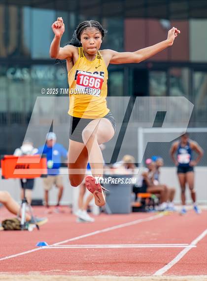 Thumbnail 1 in UIL 5A Girls Track & Field Finals photogallery.