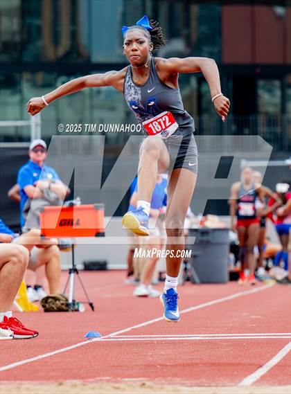 Thumbnail 1 in UIL 5A Girls Track & Field Finals photogallery.