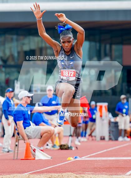 Thumbnail 2 in UIL 5A Girls Track & Field Finals photogallery.
