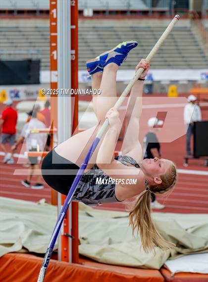 Thumbnail 3 in UIL 5A Girls Track & Field Finals photogallery.