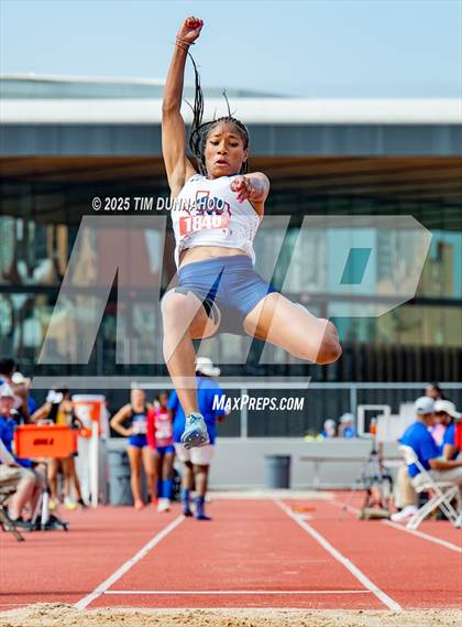 Thumbnail 2 in UIL 5A Girls Track & Field Finals photogallery.