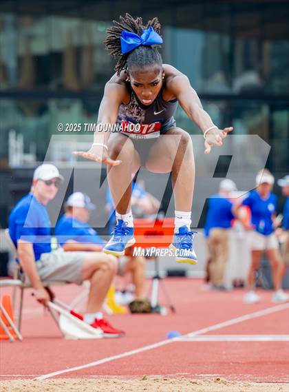 Thumbnail 3 in UIL 5A Girls Track & Field Finals photogallery.