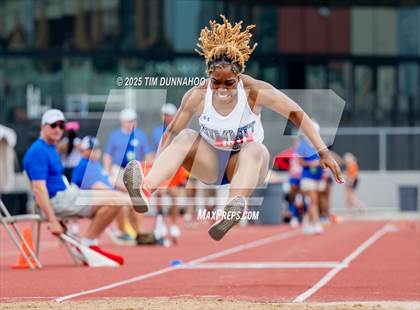 Thumbnail 3 in UIL 5A Girls Track & Field Finals photogallery.