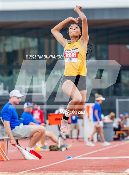 Thumbnail 2 in UIL 5A Girls Track & Field Finals photogallery.