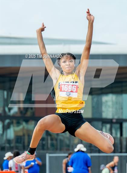 Thumbnail 1 in UIL 5A Girls Track & Field Finals photogallery.