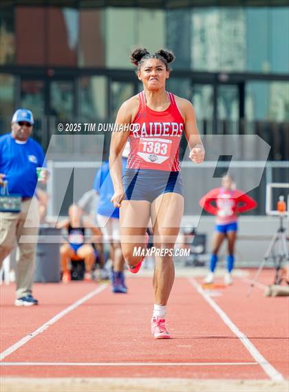Thumbnail 3 in UIL 5A Girls Track & Field Finals photogallery.