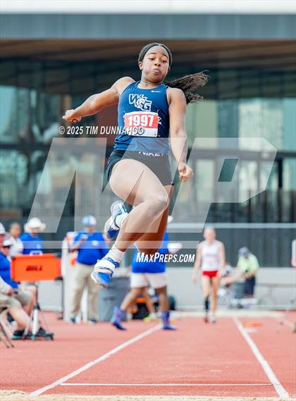 Thumbnail 3 in UIL 5A Girls Track & Field Finals photogallery.