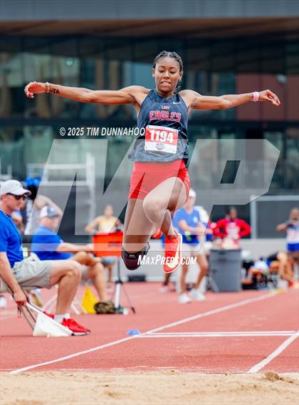 Thumbnail 2 in UIL 5A Girls Track & Field Finals photogallery.