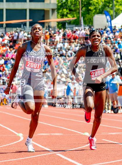 Thumbnail 3 in UIL 5A Girls Track & Field Finals photogallery.