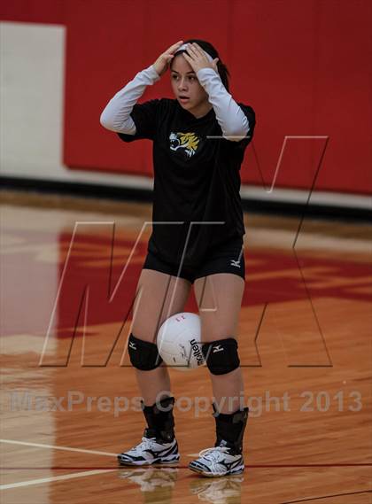 Thumbnail 3 in Nimitz @ Horn photogallery.