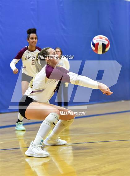 Thumbnail 2 in Riverdale vs. St. Pius X Catholic (Nike Tournament of Champions) photogallery.