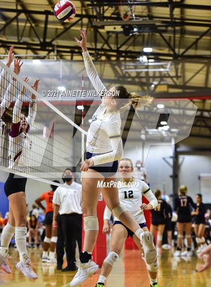 Thumbnail 1 in Riverdale vs. St. Pius X Catholic (Nike Tournament of Champions) photogallery.
