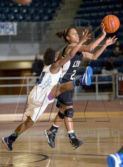 Thumbnail 2 in Bishop Lynch vs. Mansfield Summit photogallery.