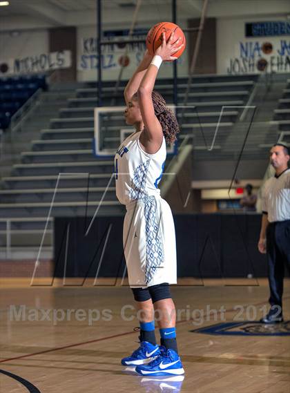 Thumbnail 2 in Bishop Lynch vs. Mansfield Summit photogallery.