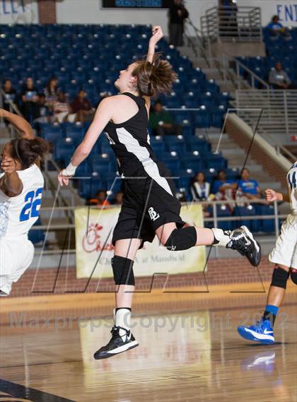 Thumbnail 3 in Bishop Lynch vs. Mansfield Summit photogallery.