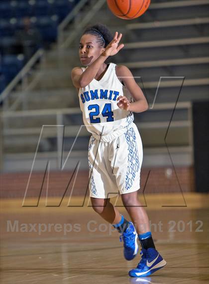Thumbnail 3 in Bishop Lynch vs. Mansfield Summit photogallery.